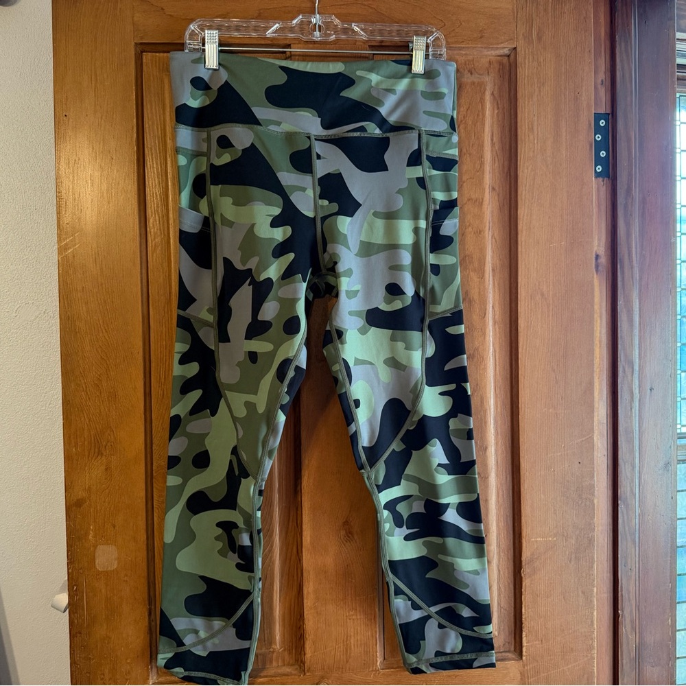 ZYIA Green and Black Camouflage Leggings Athletic Fit